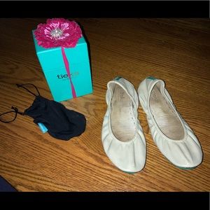 Tieks SIZE 8 - Cream